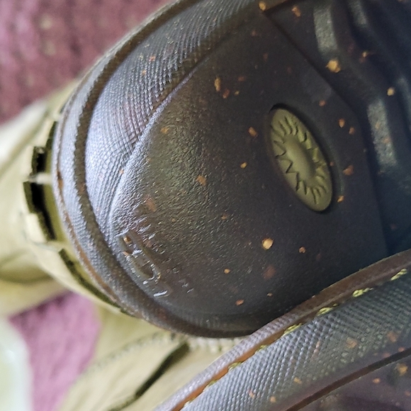 Boots - Picture 6 of 9